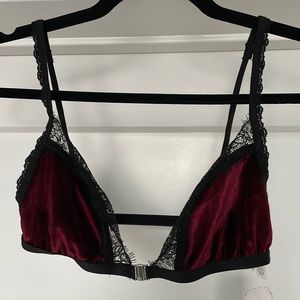 NWT Hanky Panky Velvet and Lace Bralette Size Small